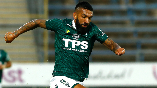 Ronnie Fernández y su dolor por descenso de Wanderers: Esto no puede volver a pasar en el club