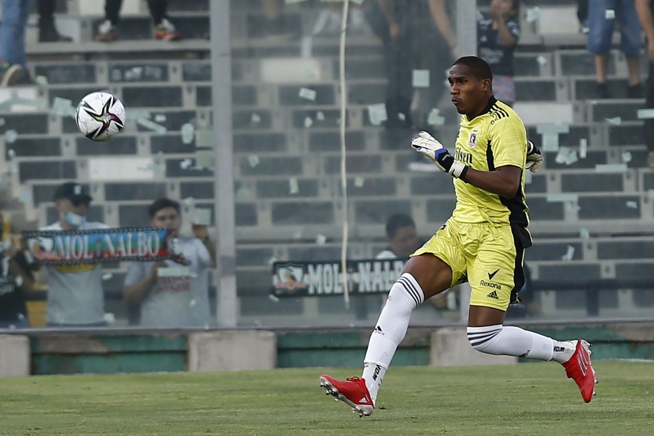 El agónico triunfo de Colo Colo sobre Melipilla para seguir en la cima del Campeonato Nacional