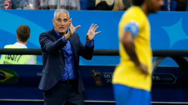 Prensa brasileña aseguró que Tite no visitará a Bolsonaro ni siendo campeón en Qatar