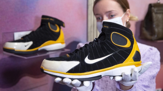 Las primeras Nike de Kobe Bryant se subastaron por más de 30 mil dólares