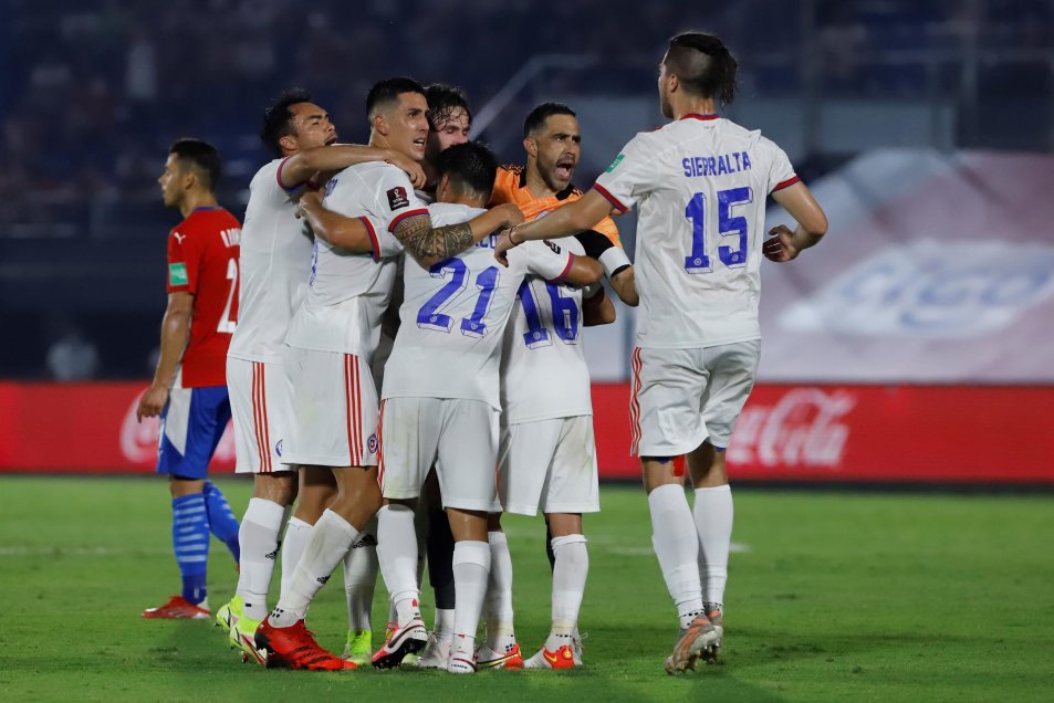 Los eufóricos festejos de La Roja tras batir en trascendental encuentro a Paraguay