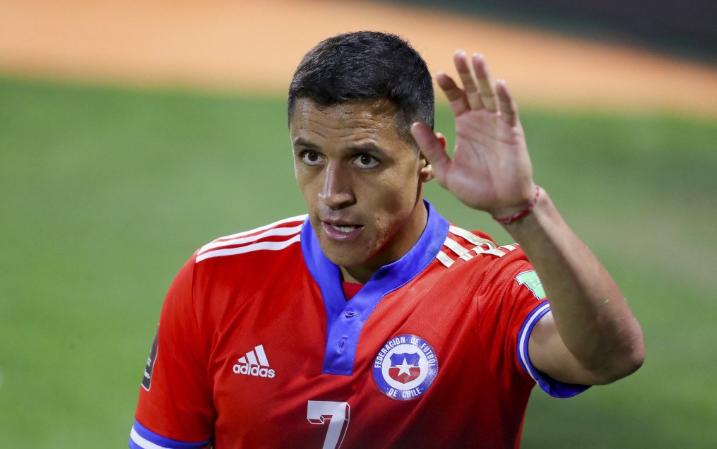 Los 10 futbolistas con más presencias en la selección chilena