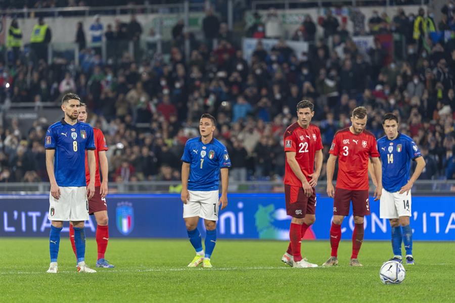 Italia complicó su clasificación directa a Qatar 2022 tras igualar ante Suiza