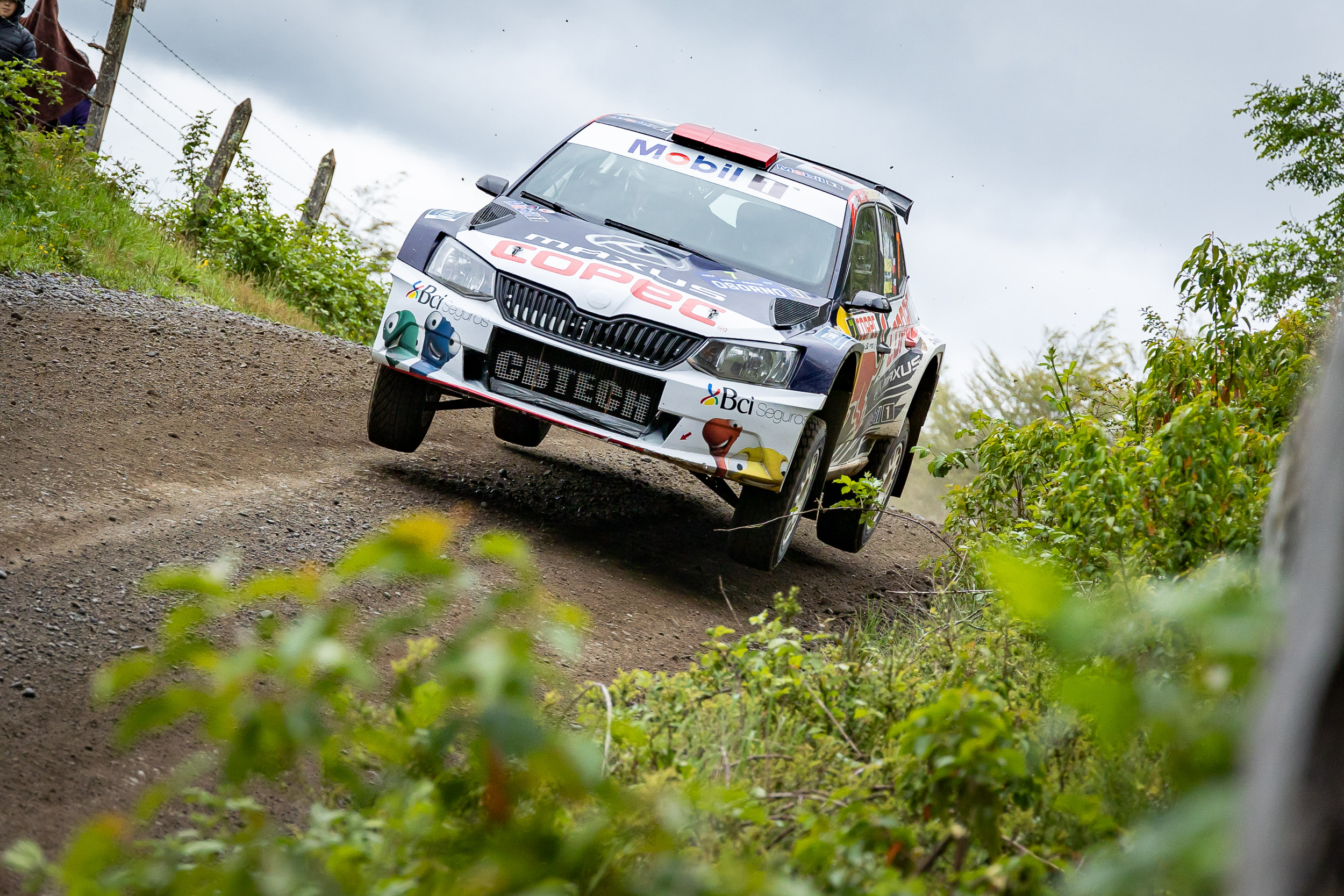 Jorge Martínez y Alberto Álvarez dieron el primer golpe en el Rally de Osorno