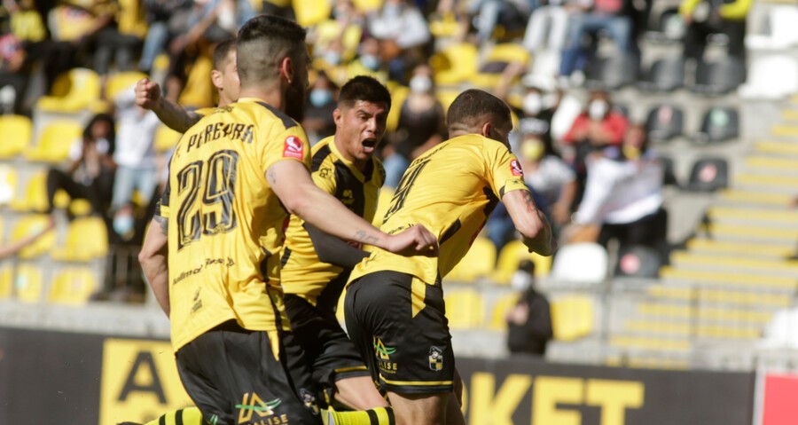 Coquimbo Unido sale en busca del anhelado ascenso ante Fernández Vial en la Primera B