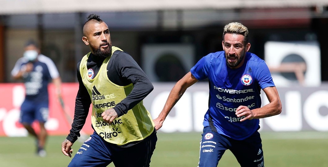Mauricio Isla retornó a las prácticas de La Roja tras cumplir cuarentena por contacto estrecho