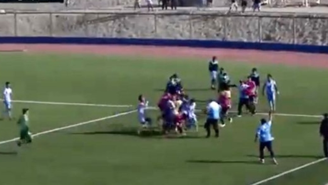 ¡Escándalo! Duelo entre Mejillones y Lota Schwager terminó con graves incidentes en Tercera División