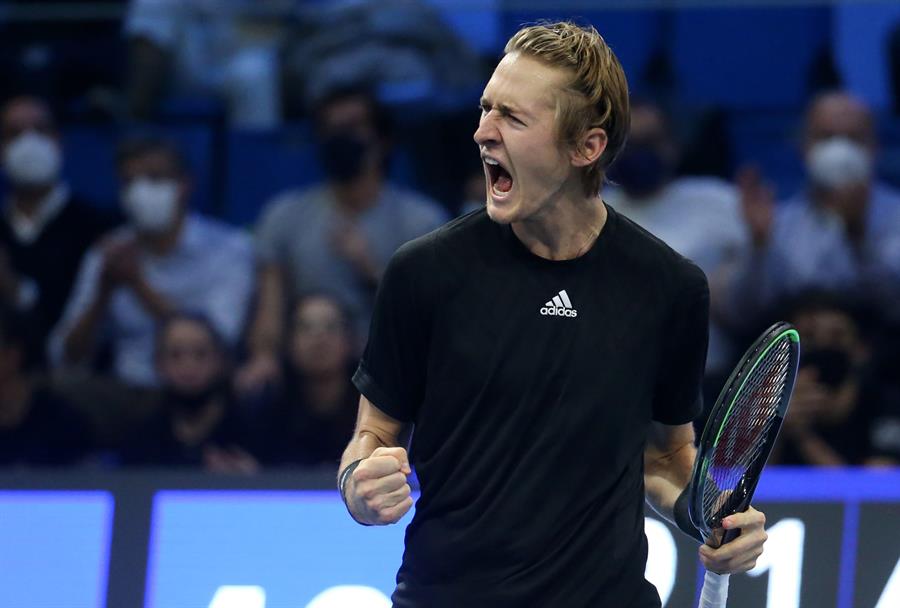 El español Carlos Alcaraz es el nuevo joven maestro del tenis mundial