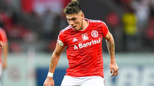 Entrenador de Inter tras gran partido de la “joya”: Este es el Carlos Palacios que buscamos en Chile