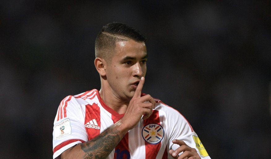 Medio paraguayo afirmó que Derlis González renunció a la selección tras caída ante Chile