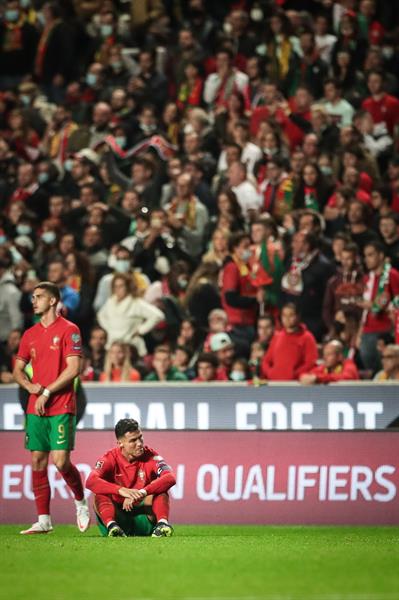 La desazón de Cristiano Ronaldo tras la derrota de Portugal ante Serbia que los mandó al repechaje