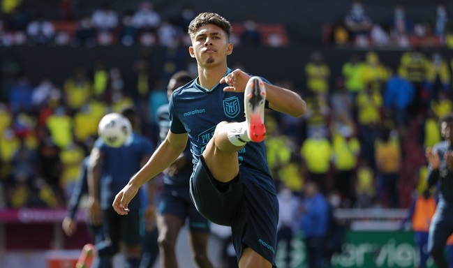 Ecuador entrenó a puertas cerradas previo a su viaje a Santiago para enfrentar a la Roja