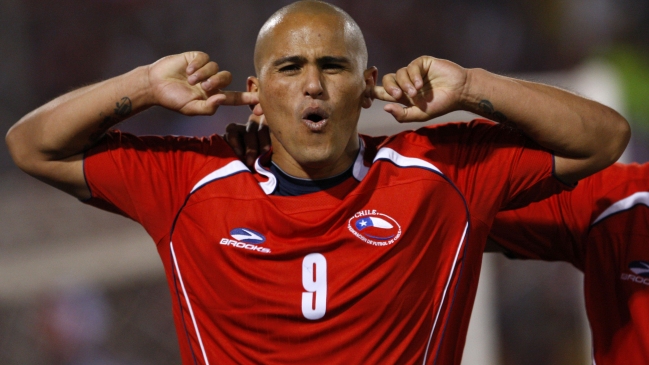 Humberto Suazo se consolidó como goleador de las Clasificatorias a Sudáfrica 2010 en triunfo sobre Ecuador