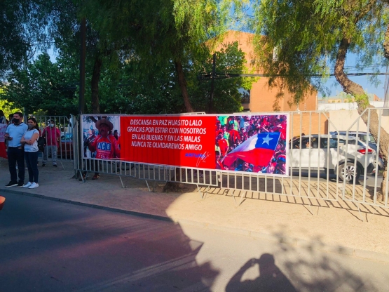 Arturo Vidal tuvo un gesto con el “Huaso Lalo” e instaló un lienzo en su honor