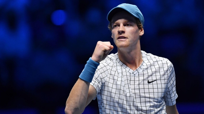 Jannik Sinner arrolló a Hubert Hurkacz en su debut en las Finales ATP
