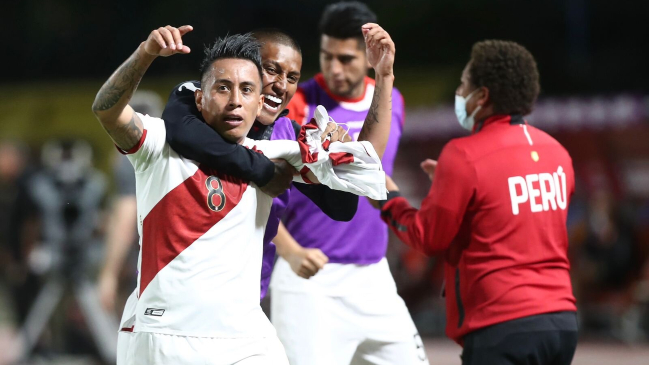 Perú se impuso en trabajado duelo a Venezuela y acechó la zona de clasificación al Mundial