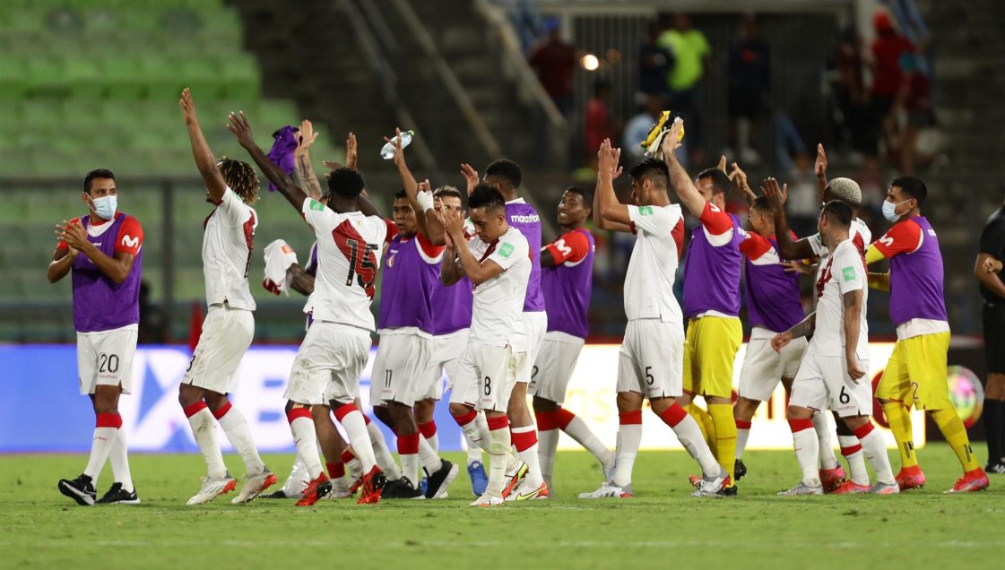 Perú se metió en la lucha por un boleto a Qatar 2022 tras superar a Venezuela en Caracas