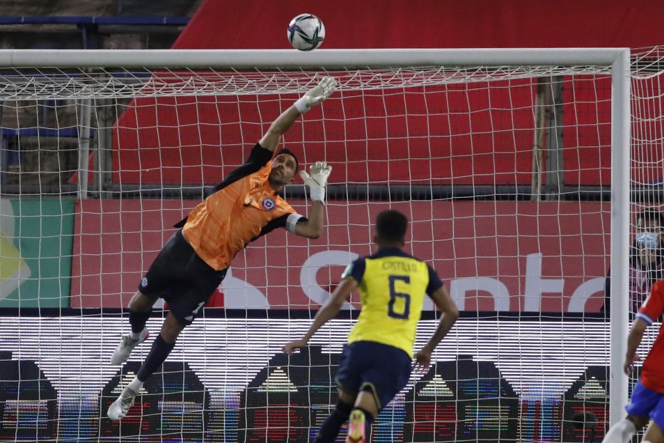 El Uno a Uno de Chile ante Ecuador: Bravo y Medel batallaron con ímpetu ante la adversidad