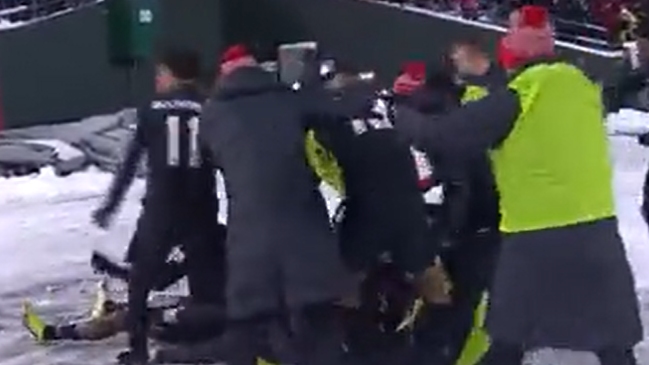 La alocada celebración de Canadá en la nieve tras vencer a México para liderar las Clasificatorias