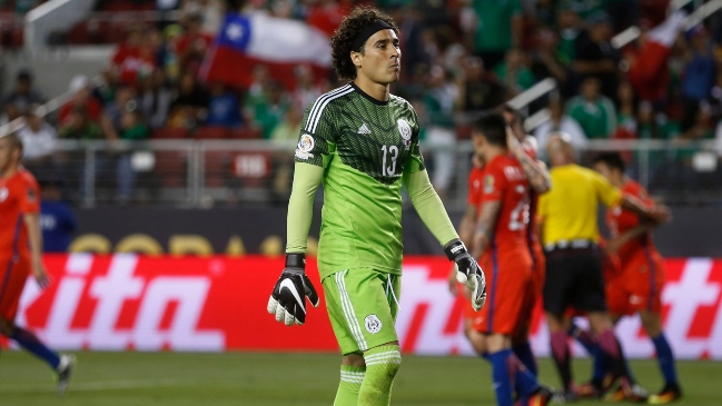 Esposa de Guillermo Ochoa denunció cruentas amenazas por errores del arquero con México