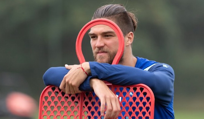 Se perderá el duelo con Manchester United: Watford confirmó lesión de Francisco Sierralta