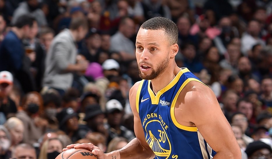 Stephen Curry anotó 40 puntos en triunfo de Golden State Warriors ante Cleveland Cavaliers