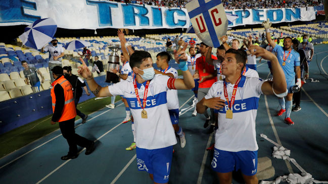 “La Franja”: La UC festeja su cuarto título de Supercopa tras la final ante Ñublense