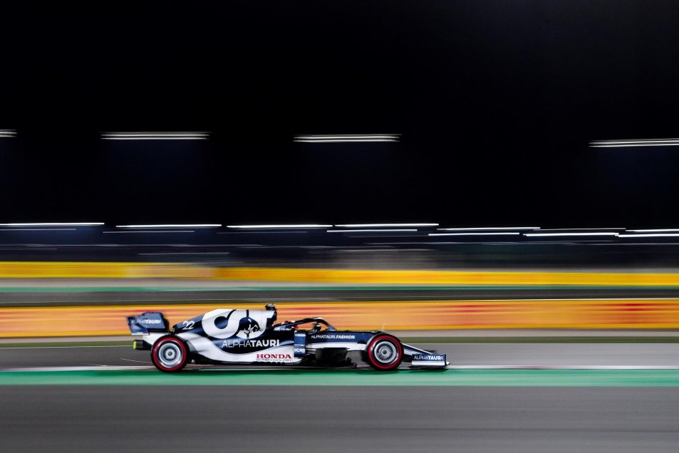 Lewis Hamilton le metió presión a Verstappen ganando la pole position en Qatar