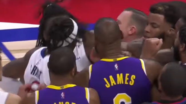 Golpe de LeBron James provocó gran gresca en duelo de los Lakers con Detroit Pistons