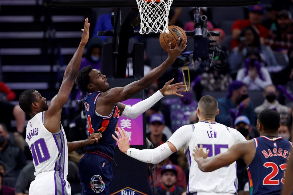 Los Sixers se hicieron fuerte como visitantes y vencieron a los Kings