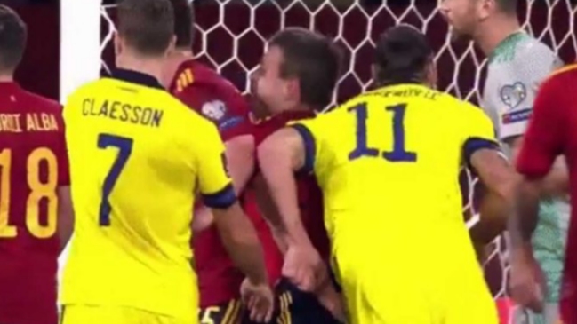 Zlatan Ibrahimovic admitió que su golpe a Azplicueta fue intencional: Lo hice para que entendiera