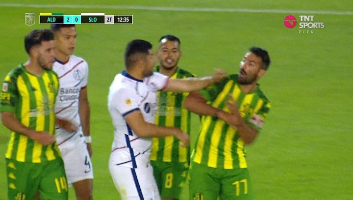 Néstor Ortigoza y Martín Cauteruccio protagonizaron gresca en tenso duelo de Aldosivi y San Lorenzo