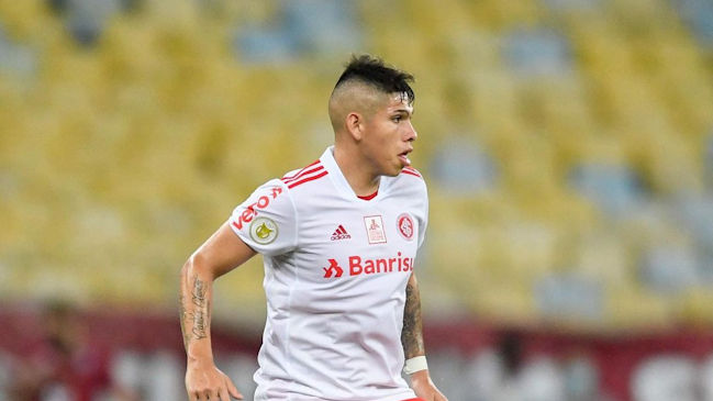 La fallida y comentada jugada de Carlos Palacios en derrota de Inter ante Fluminense en Brasil