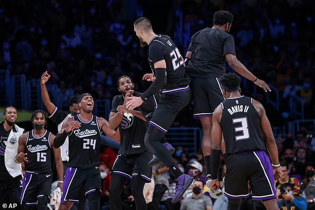 Sacramento King venció en partidazo con tres prórrogas a Los Angeles Lakers