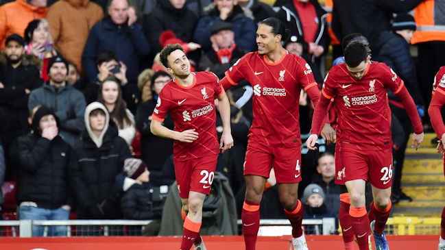 Liverpool aplastó a Southampton con doblete de Diogo Jota y sigue cerca del liderato de la Premier