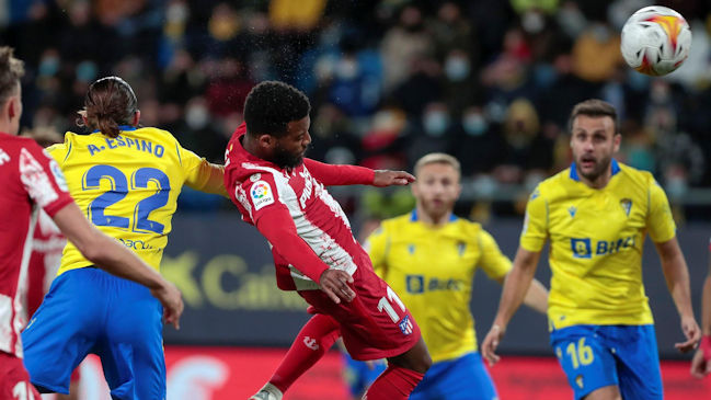 Cádiz de Tomás Alarcón fue goleado en casa por Atlético de Madrid y se estancó en la parte baja
