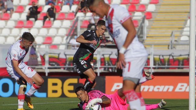 Palestino rescató un empate y enredó a Curicó Unido con el descenso