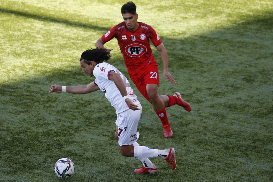 Leonardo Valencia fue figura de La Serena con un golazo olímpico en la visita a Unión La Calera
