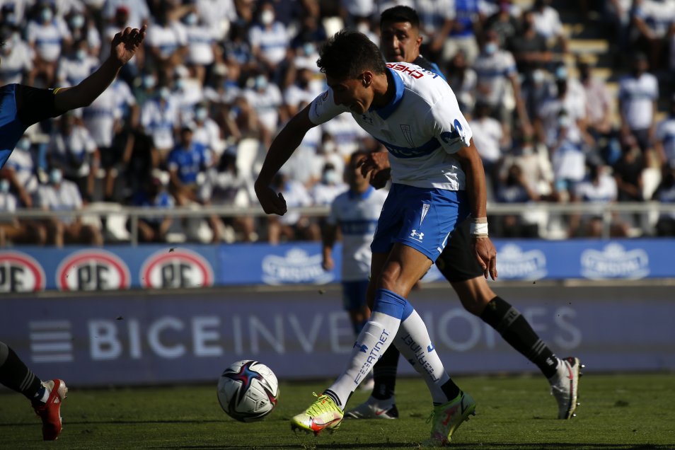 La UC logró quedar a un paso del título de campeón tras superar con comodidad a Huachipato