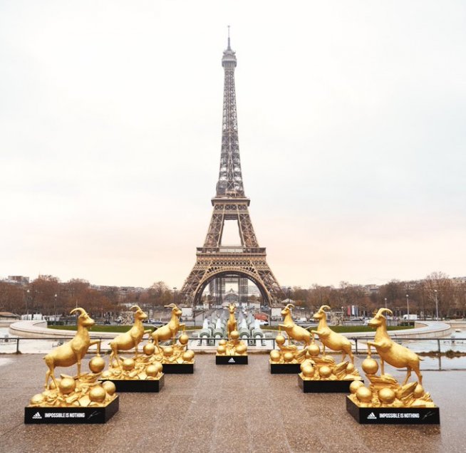 El particular homenaje a Lionel Messi en la Torre Eiffel por su séptimo Balón de Oro