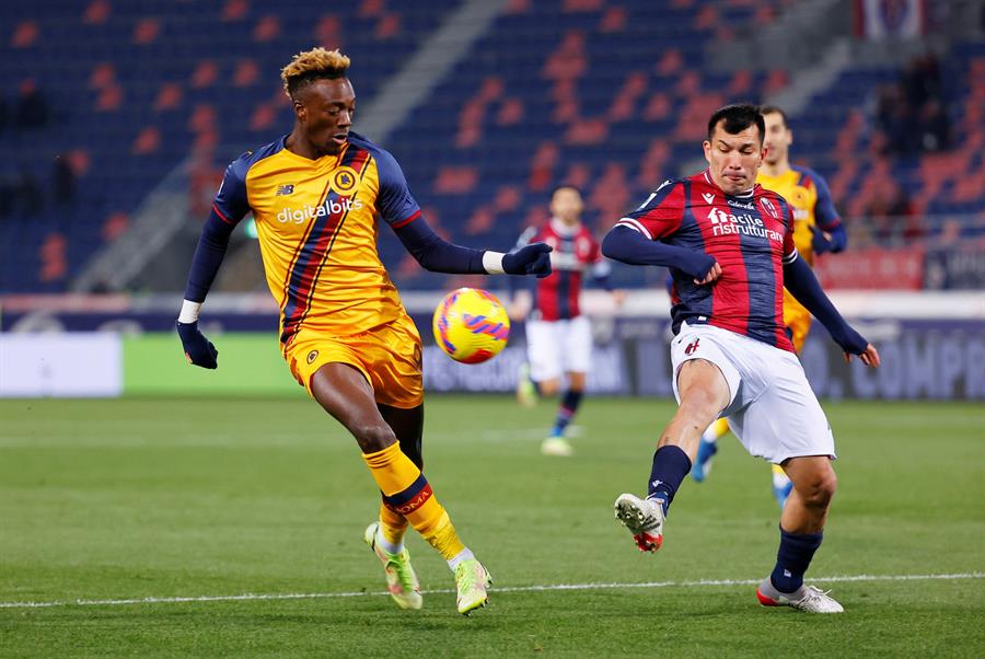 Bologna de Gary Medel derrotó a la Roma de Mourinho y sigue escalando en la Serie A