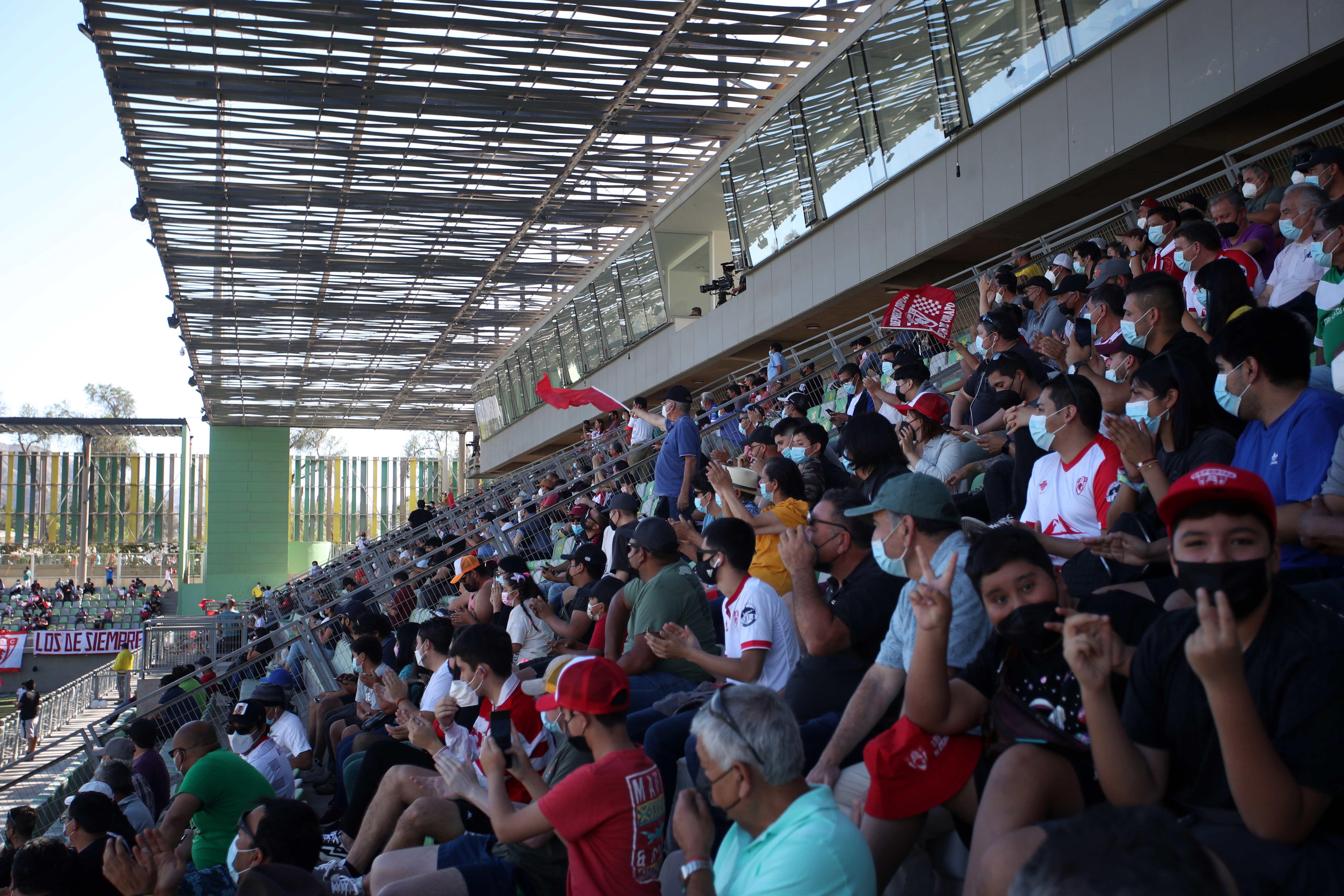 Dramático momento: Hincha tuvo que ser asistido por médicos durante duelo de Copiapó y Puerto Montt