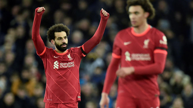 Mohamed Salah brilló con doblete en victoria de Liverpool sobre Everton en el derbi de Merseyside