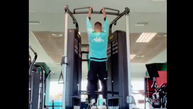 Trabaja con todo: Claudio Bravo se ejercita para dejar atrás su lesión