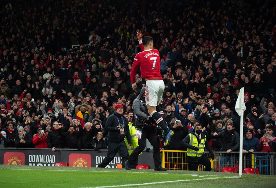 Manchester United derribó a Arsenal gracias a un “histórico” Cristiano Ronaldo