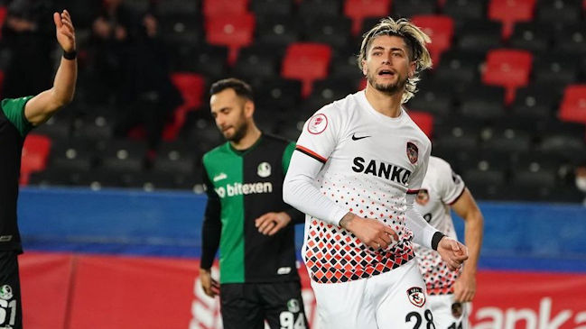 Angelo Sagal convirtió un golazo de cabeza en triunfo de Gaziantep sobre Sakaryaspor
