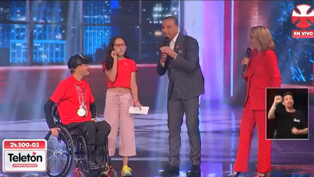 ¡Emotivo! Campeón paralímpico Alberto Abarza fue homenajeado en la obertura de la Teletón 2021
