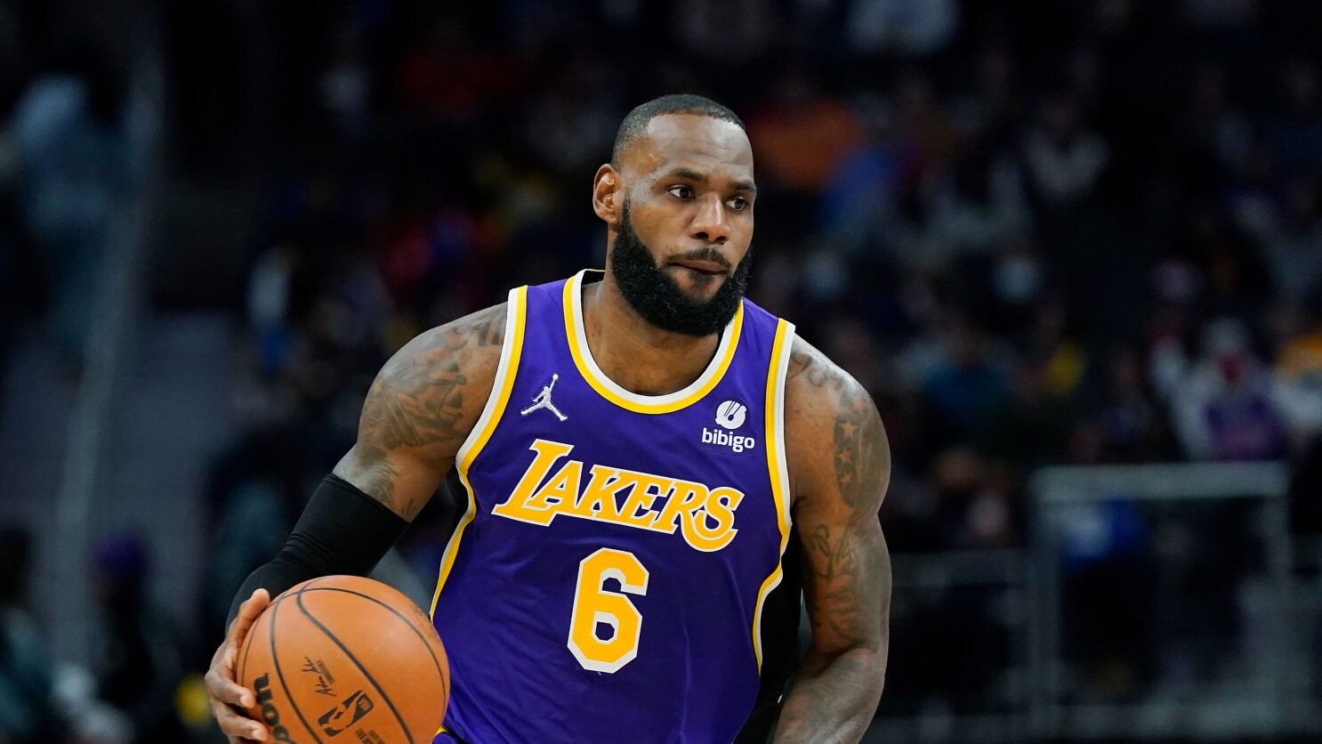 LeBron James criticó a la NBA por el “muy pobre” manejo de su falso positivo