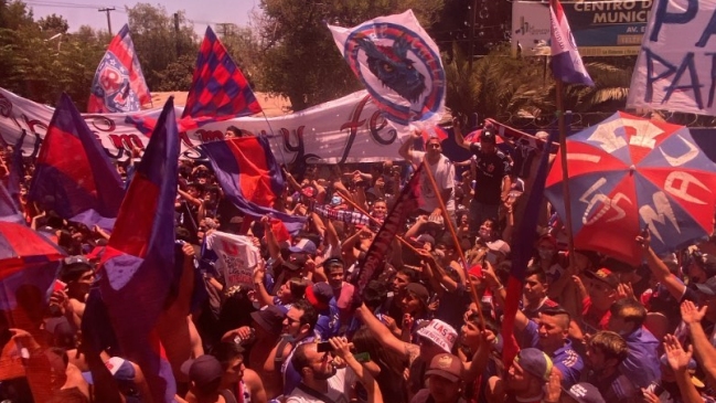 Así se vivió desde adentro la concurrida despedida al bus de Universidad de Chile