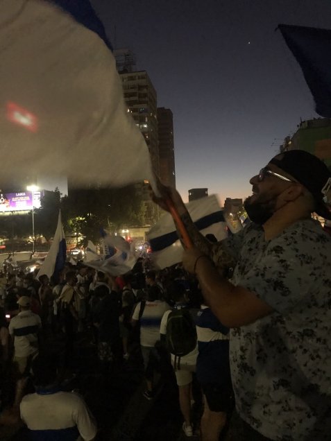 La celebración de los hinchas de Universidad Católica en Plaza Baquedano